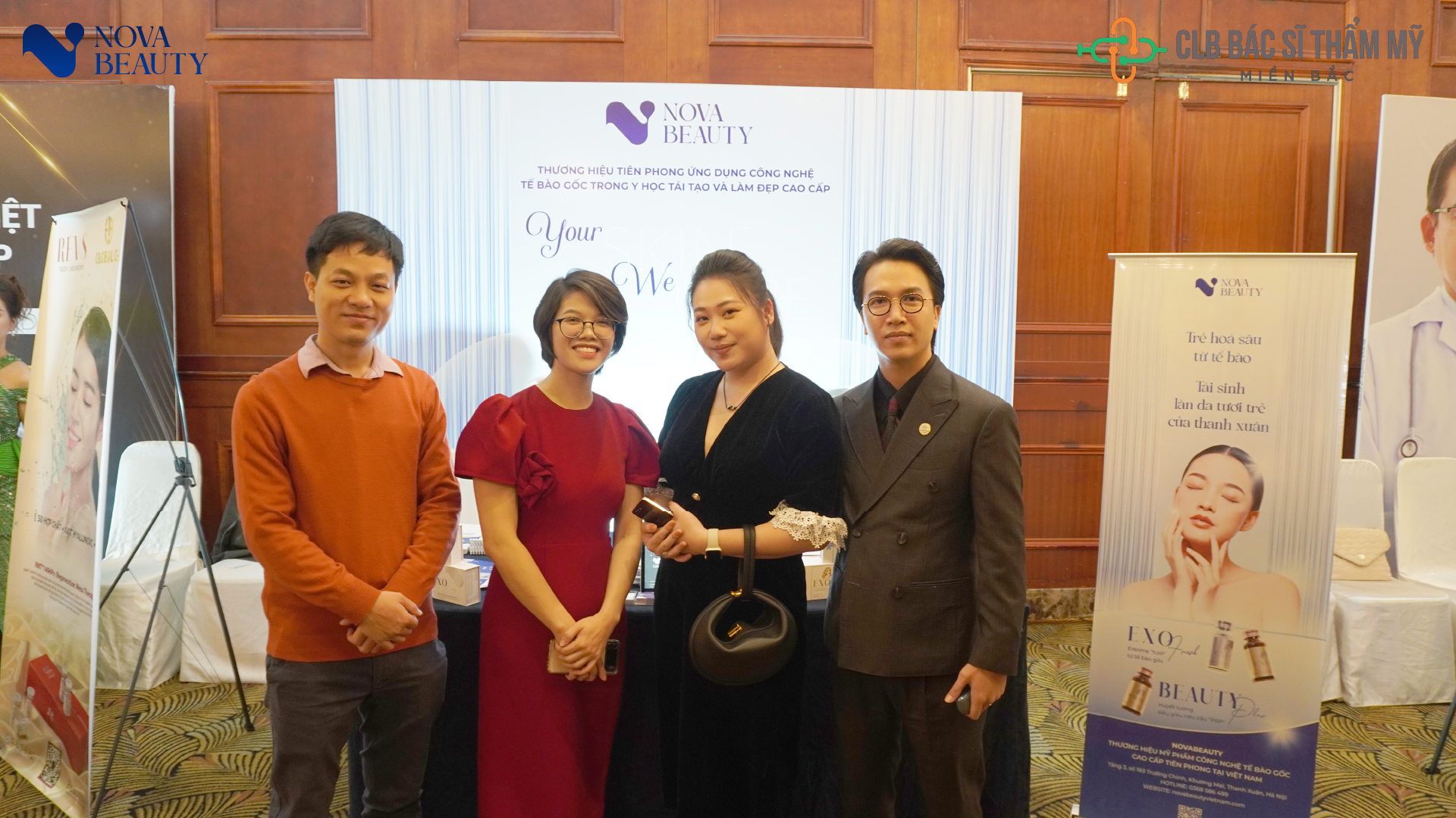 Đội ngũ NovaBeauty cùng với vợ chồng Chủ tịch CLB Nguyễn Vũ Vương